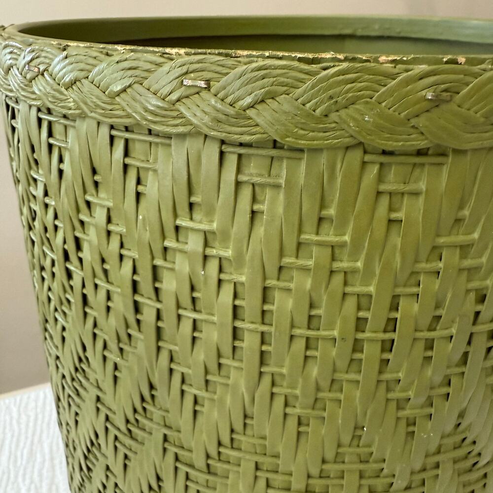 Vintage Trash Can Avocado Green Wicker Woven Round Cylinder 13 x 9 Cottage Farm - Picture 3 of 9